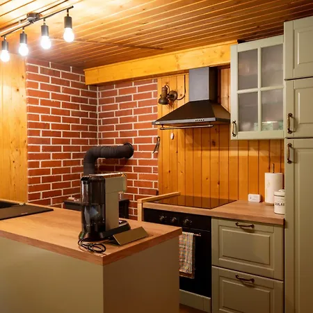 Koca Na Lazu Chalet